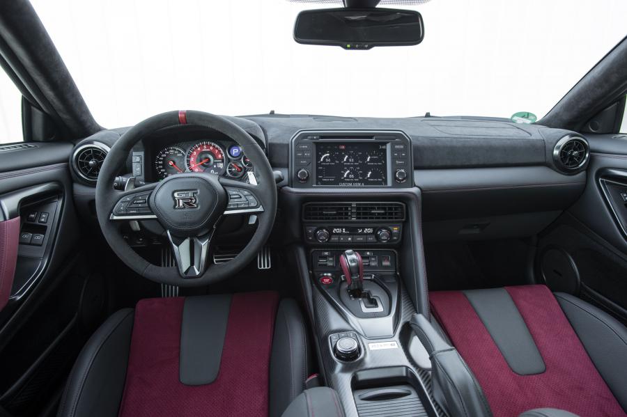 Торпедо Nissan GT-R Nismo (R35) 2019 года  (WW) (фото 72 из 81)